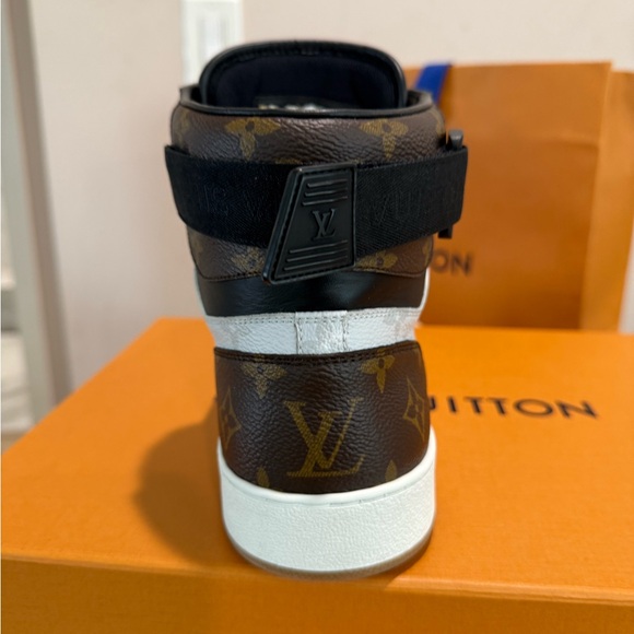 Like new - Picture 3 of 16